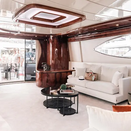 بوتيل Super Yacht Located In Puerto Banus