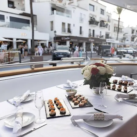 Super Yacht Located In Puerto Banus بوتيل