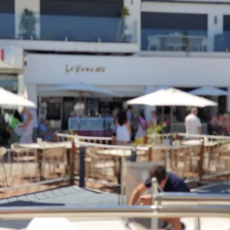 Super Yacht Located In Puerto Banus بوتيل